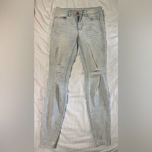Light wash American Eagle skinny jeans